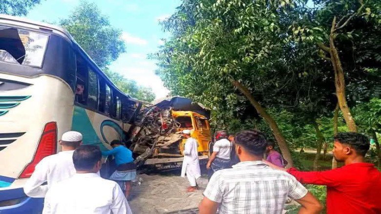 চাঁদপুরে সড়কে মর্মান্তিক দুর্ঘটনা, নিহত ৩