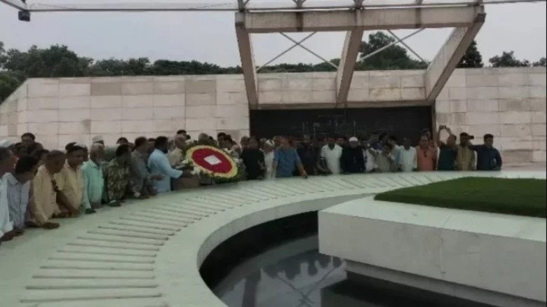 জিয়াউর রহমান ও খালেদা জিয়ার সমাধিতে পার্বত্য চট্টগ্রামবিষয়ক 
