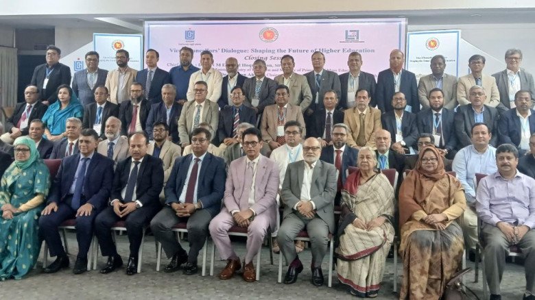 কোথাও আটকে রাখতে পারবে না সমালোচনা আমাকে : শিক্ষামন্ত্রী