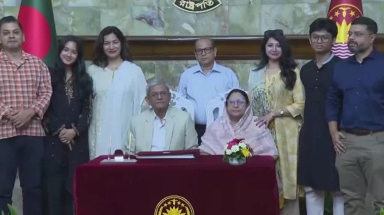 বঙ্গভবনে সপরিবারে  রাষ্ট্রপতি