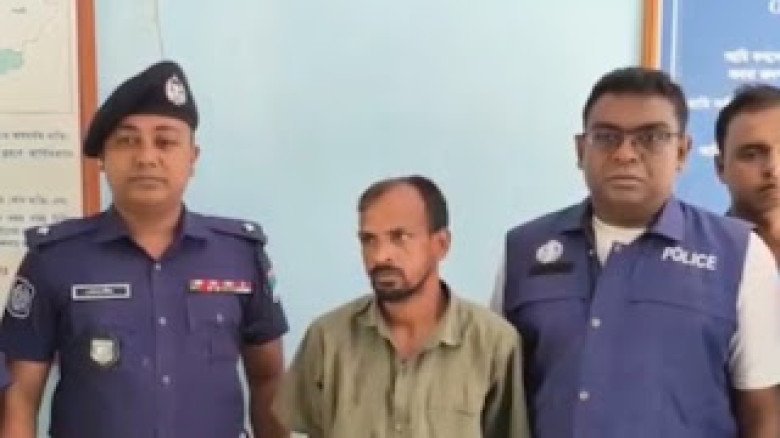 কুমিল্লার নাঙ্গলকোট থেকে মেহেরপুরের শীর্ষ সন্ত্রাসী পিচ্চি হোসেন-কে গ্রেপ্তার করেছে পুলিশ