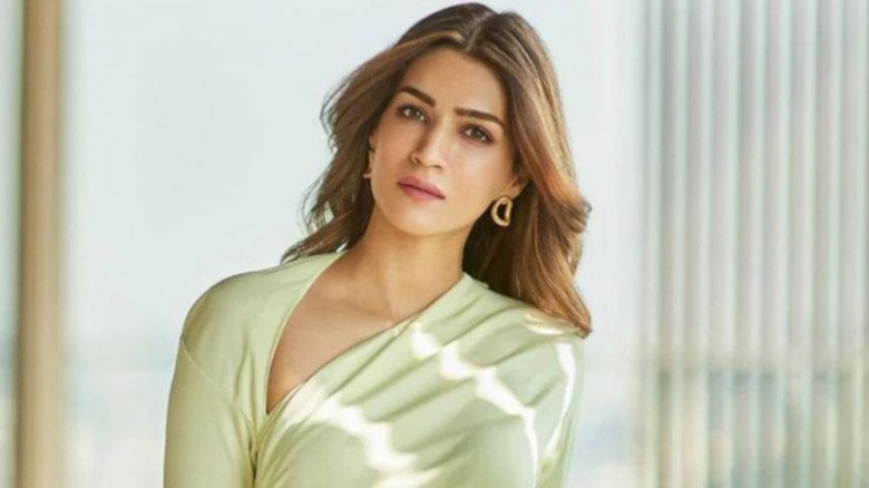 বিতর্কে কৃতি শ্যানন, এবার কী কারণ