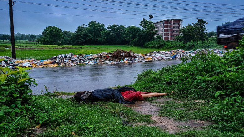 চৌদ্দগ্রামে মহাসড়কের পাশে অজ্ঞাত মহিলার মরদেহ উদ্ধার