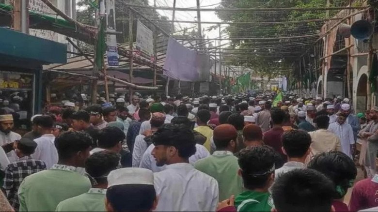 জশনে জুলুসে চট্টগ্রামে মানুষের ঢল, উৎসবমুখর নগরী